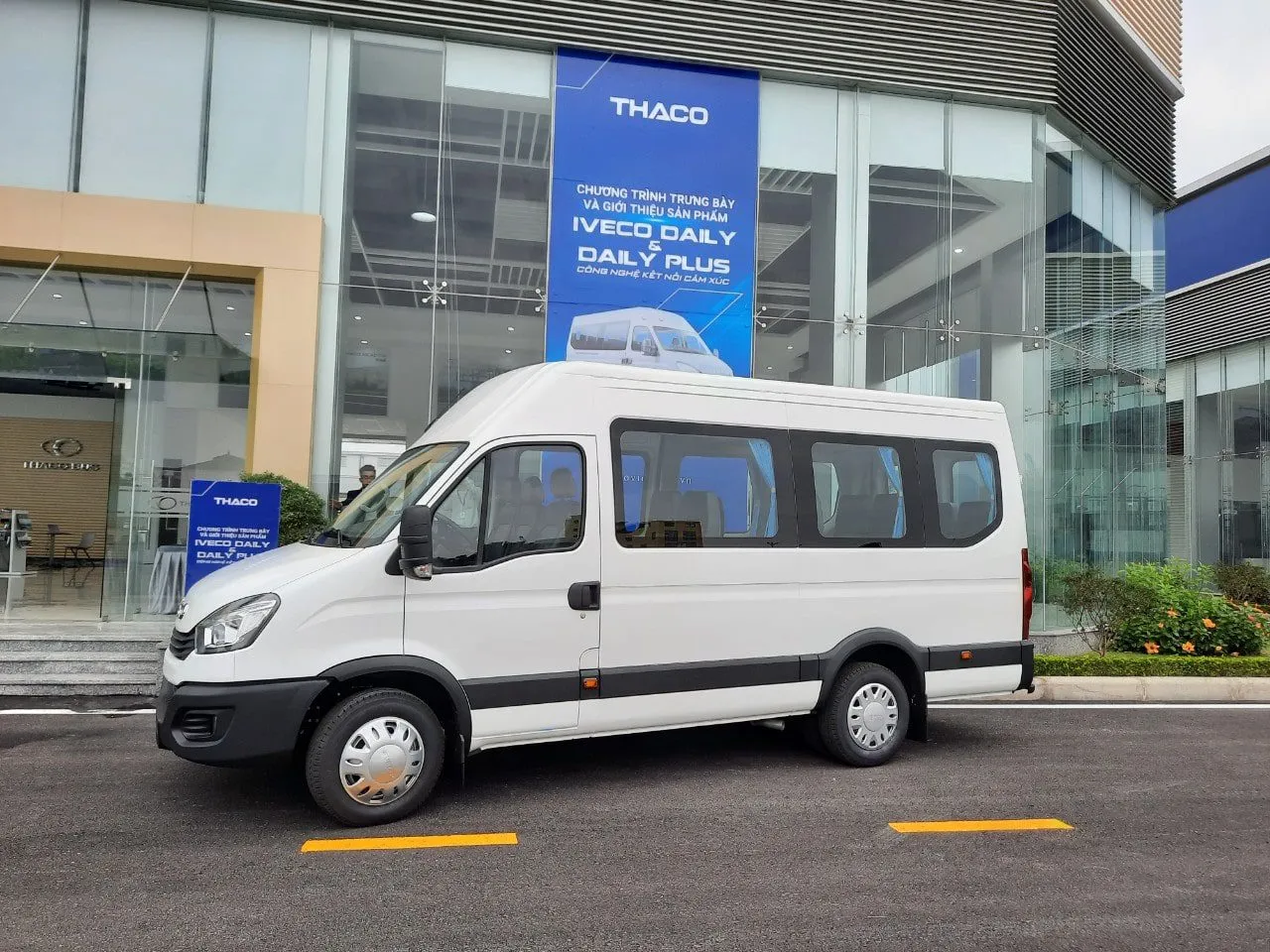 Xe khách 16 chỗ Thaco Iveco Daily